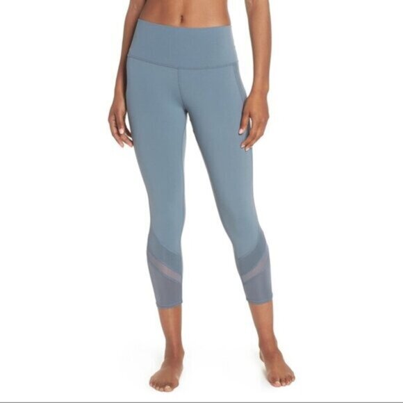 Alo Yoga Elevate High Waisted Capri Leggings in Concrete, Size Small - Picture 1 of 10